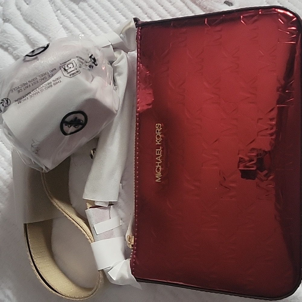 Michael Kors Cherry Red Metallic Jet Set Crossbody Bag with Accessories - Picture 2 of 8
